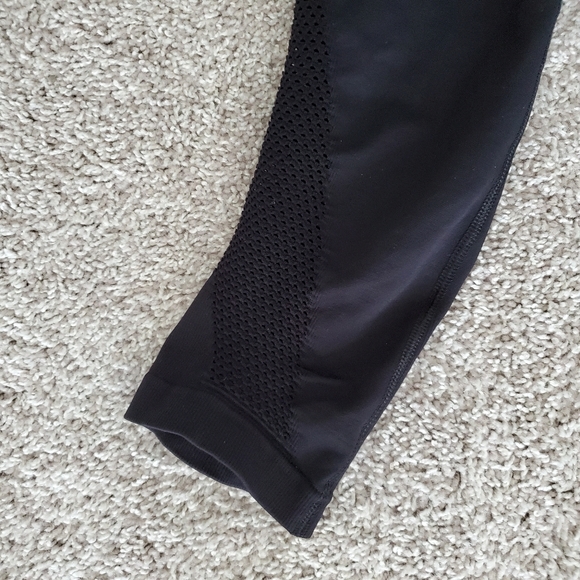 Athleta Breakthrough Laser Cut Capri Leggings - Picture 7 of 7